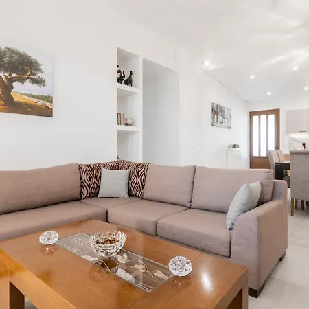 Anchor Villa Fiolitis